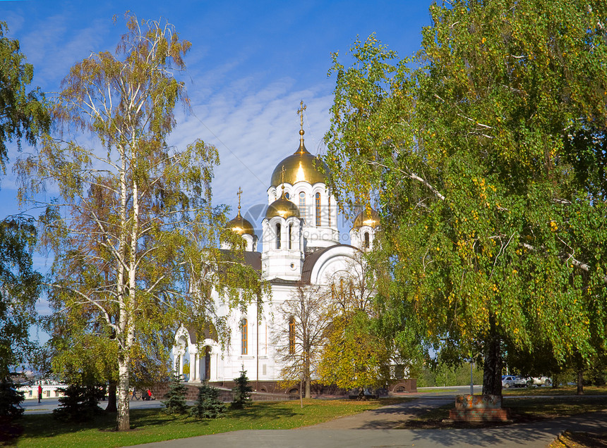 良正东正教教堂蓝色宗教大教堂圆顶黄色旅行建筑洋葱天空树木图片