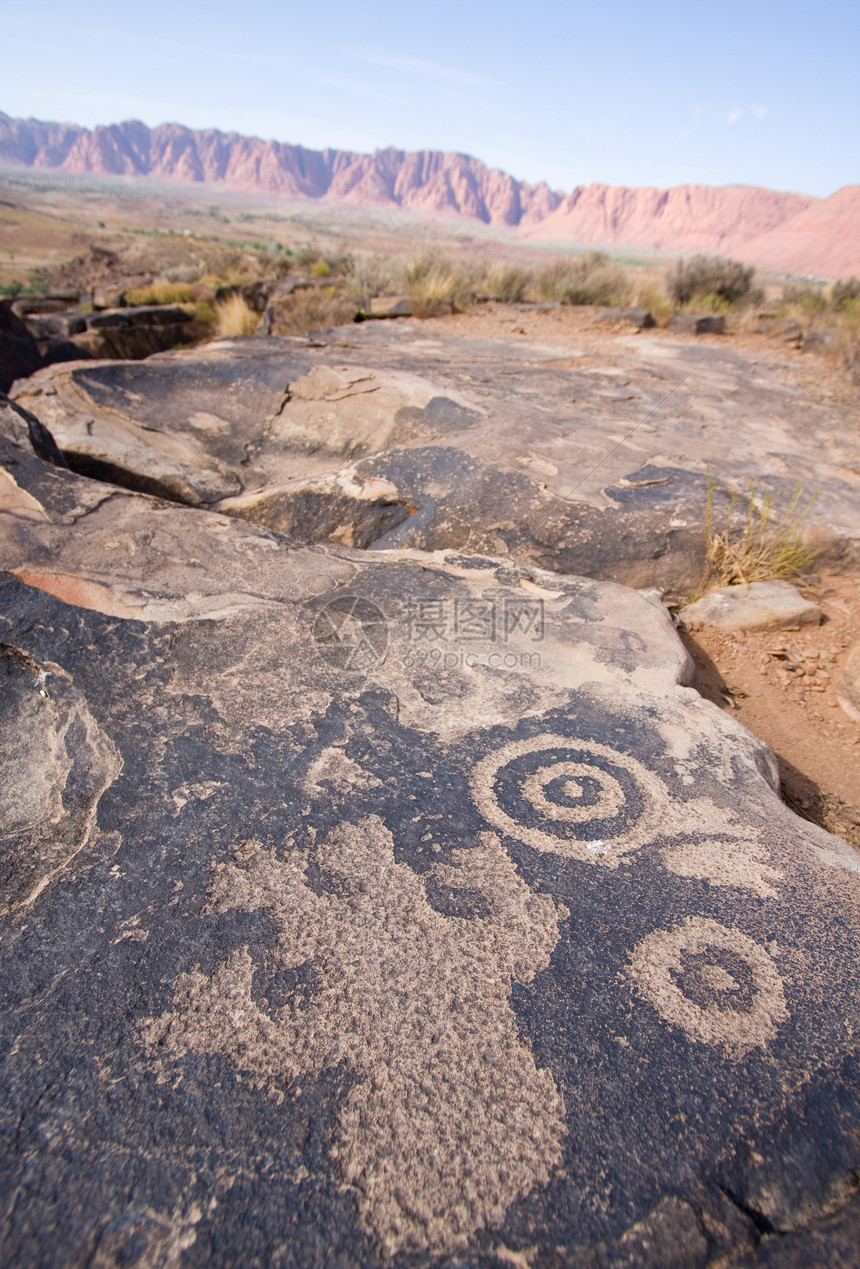 阿纳萨齐峡谷的Petroglyphs岩画原住民文明文化涂鸦雕刻历史图片