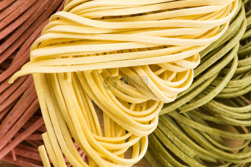 意大利面红色旗帜白色黄色食物午餐三色生活生产菠菜图片