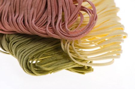 意大利面食品生产白色午餐食物面条生活绿色黄色菠菜背景图片