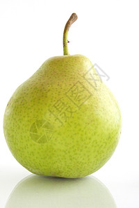绿梨反射白色水果绿色静物玻璃背景图片