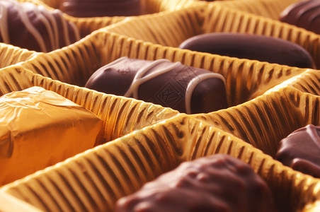 巧克力树糖果甜点盒子展示庆典食物可可金子礼物背景图片