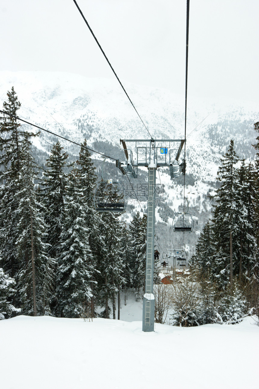 滑雪车高山上坡闲暇爬坡空气乘客森林电梯运输电缆图片