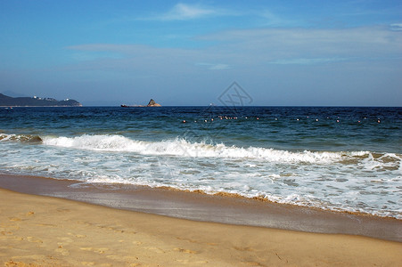 中国海滩深圳黄色天空蓝色海浪背景图片