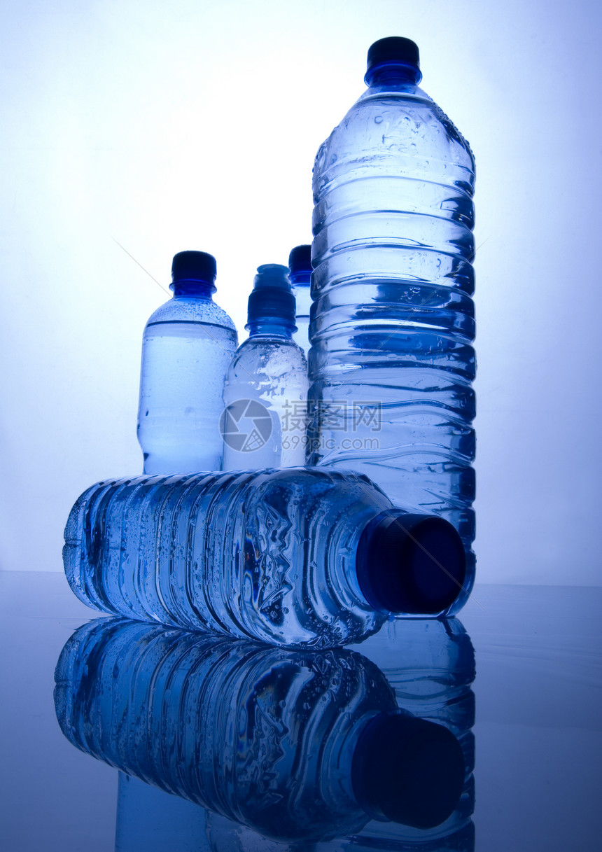 矿泉水瓶水壶蓝色塑料玻璃保健医学生活方式杯子瓶子图片