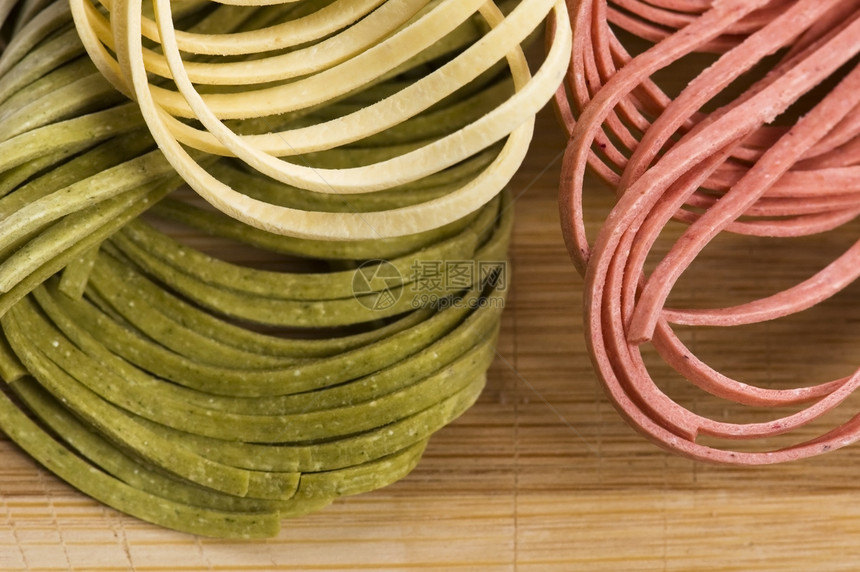 意大利面食品生产红色食物菠菜生活三色绿色面条午餐图片