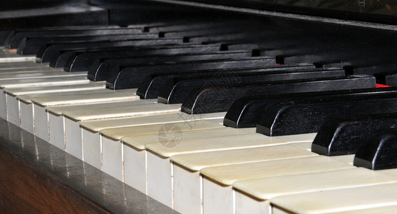 旧钢琴钥匙音乐协议黑色音乐家旋律白色键盘笔记背景图片