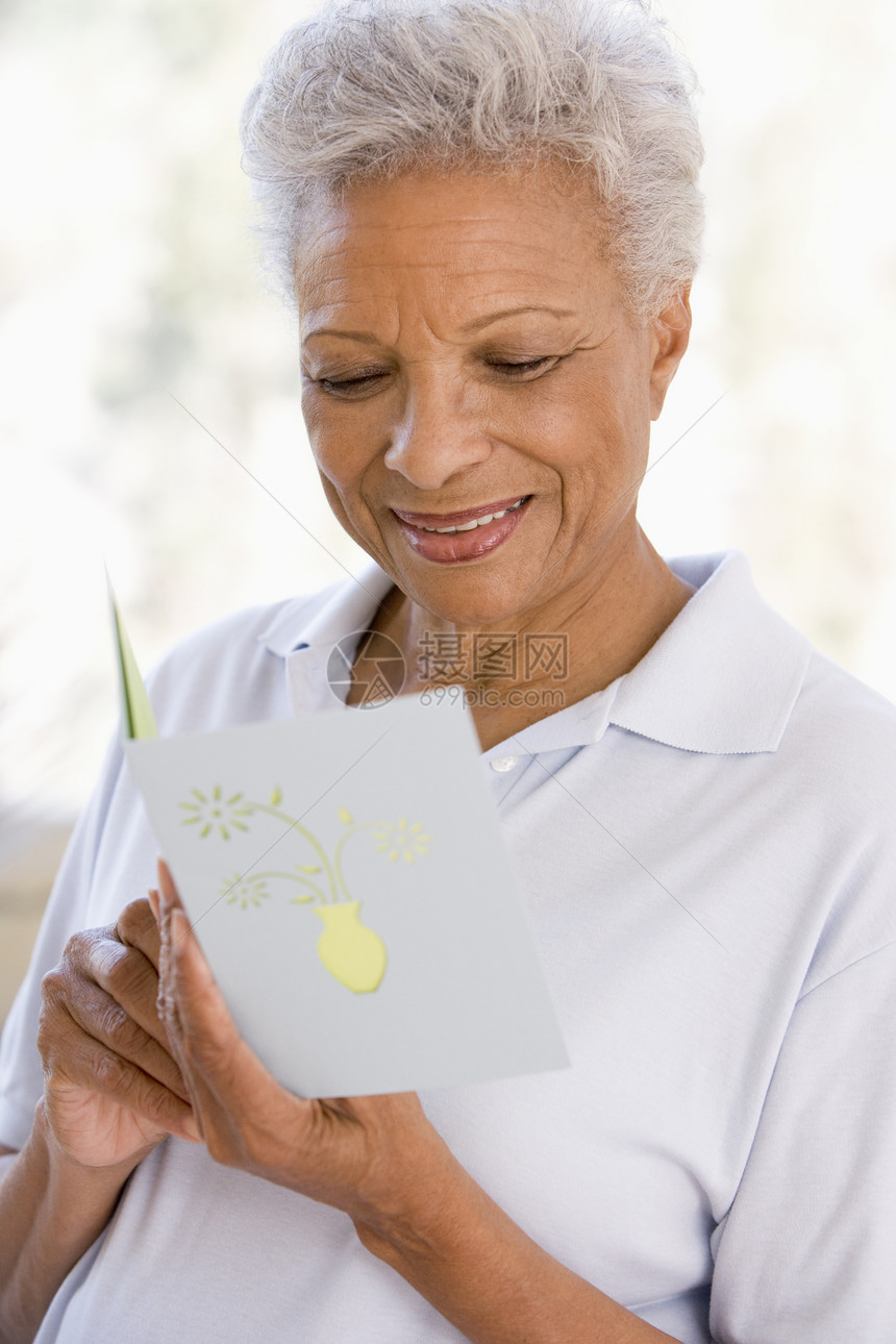 妇女阅读卡和微笑纪念日生日贺卡周年女性场合情感女士退休卡片图片