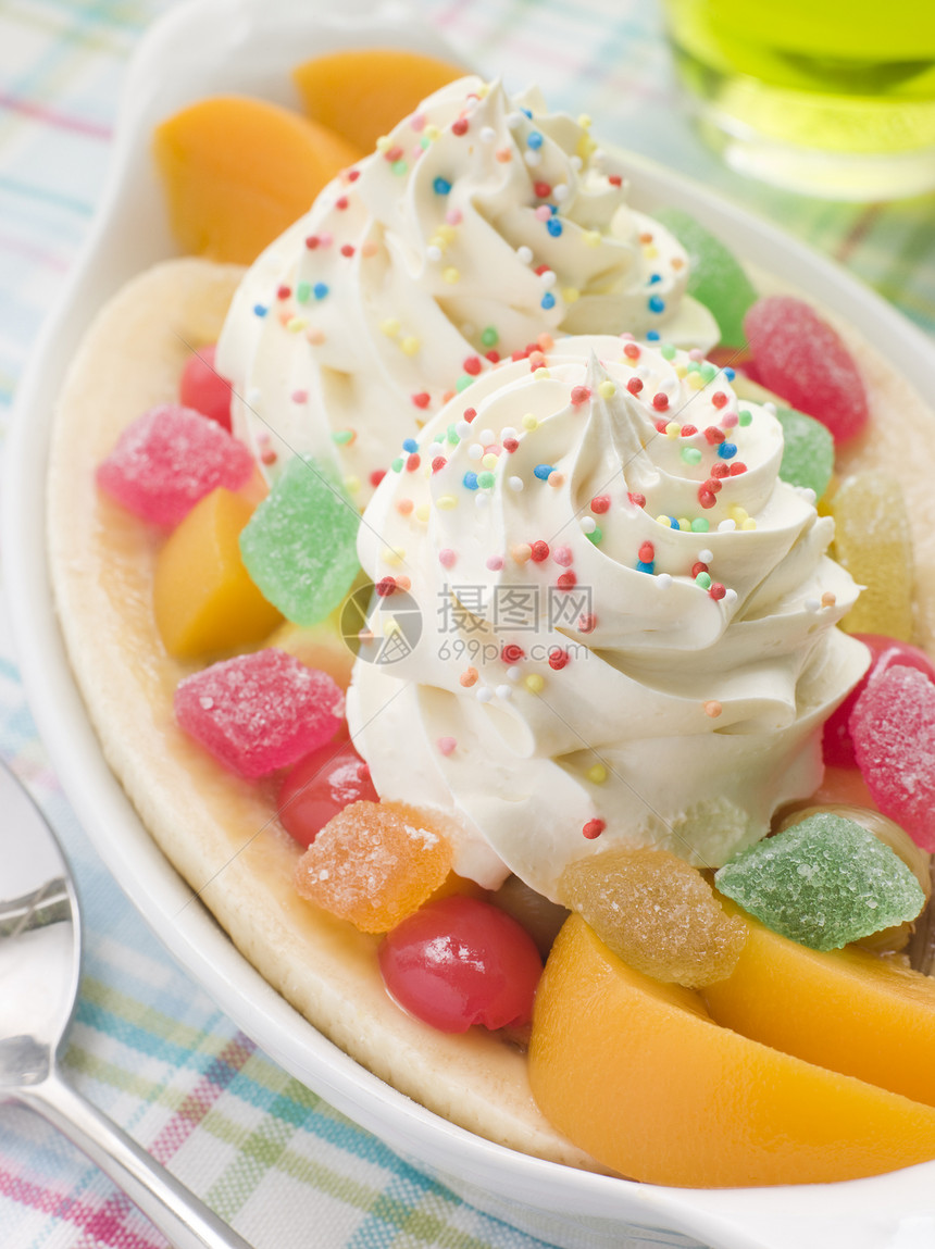 香蕉与桃子和分割乳制品冰淇淋水果儿童餐甜点甜食勺子香草食谱小雨图片