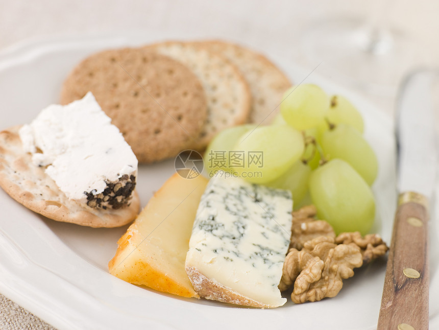 奶酪和饼干板奶制品厨房苹果木乳制品蓝色坚果烹饪芝士刀具水果图片