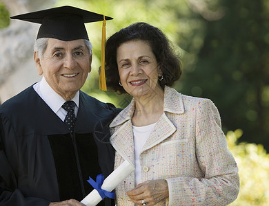 高级毕业生和妻子65-70岁高清图片素材
