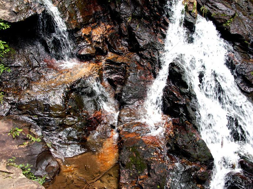 Amicaola瀑布山丘公园树木溪流岩石远足者山脉甲板远足游客照片图片