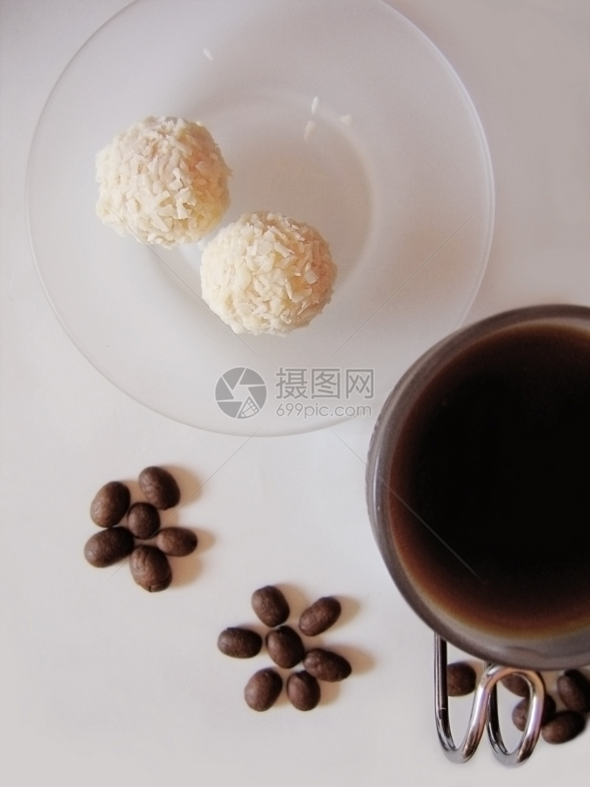 咖啡时间椰子杯子勺子饮食早餐黑色食物白色饮料奶油图片