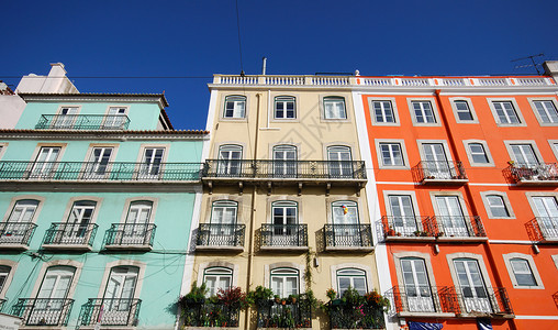 多种多彩建筑物住宅建筑学蓝色红色阳台黄色背景图片
