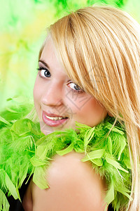 青少年的羽毛熊青年蟒蛇女性绿色女孩背景图片
