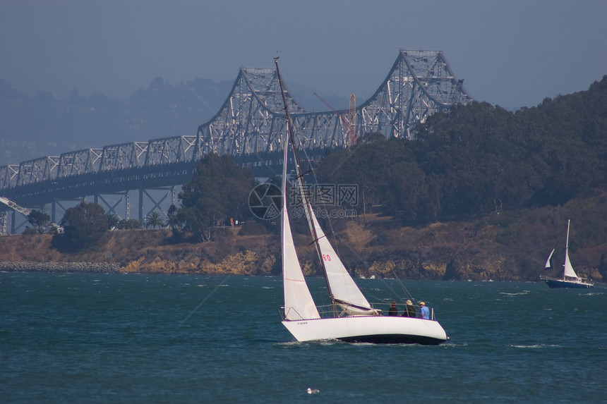 航行蓝色运动假期晴天天空旅行海浪速度娱乐游客图片