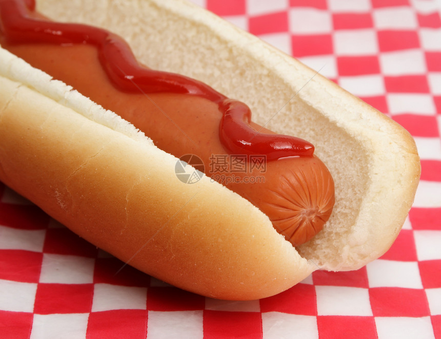 配番茄酱的热狗餐厅垃圾红色营养午餐小吃香肠食物图片