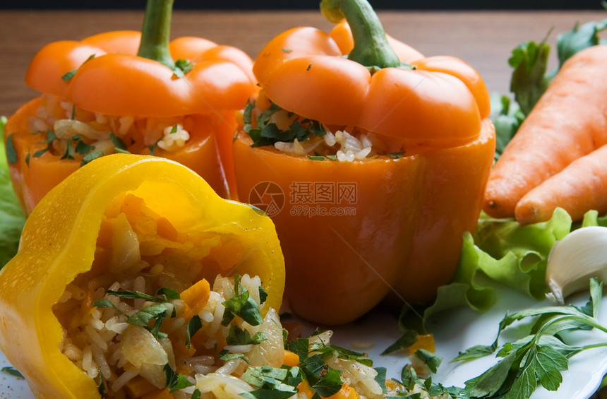保加利亚烹饪菜香菜盘子洋葱美食文化饮食红色食物黄色节食图片
