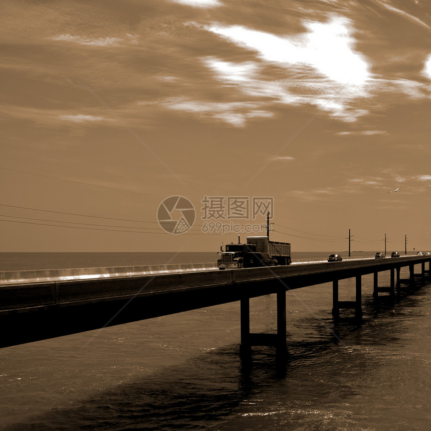 七里大桥水道海洋地平线海景戏剧性天空旅行钥匙图片