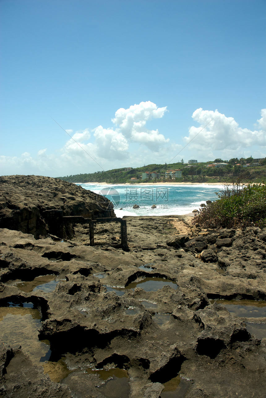 和波多黎各的岩石海岸线洞穴冲浪制作人波浪海洋场景旅游热带图片