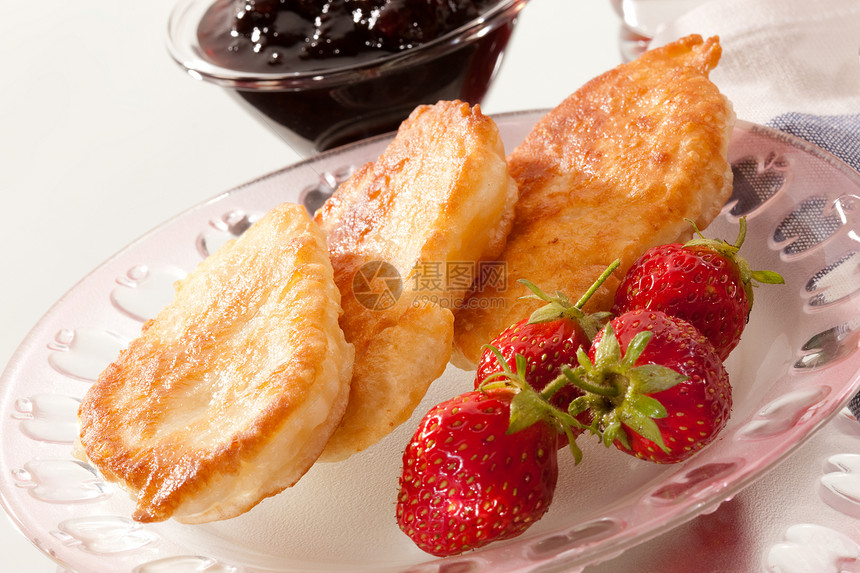 清晨饭红色水果玻璃状煎饼蜜饯盘子食物玻璃甜点图片