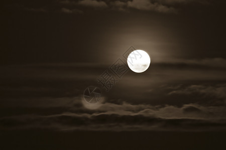 月出耀斑月亮天空天气背景图片
