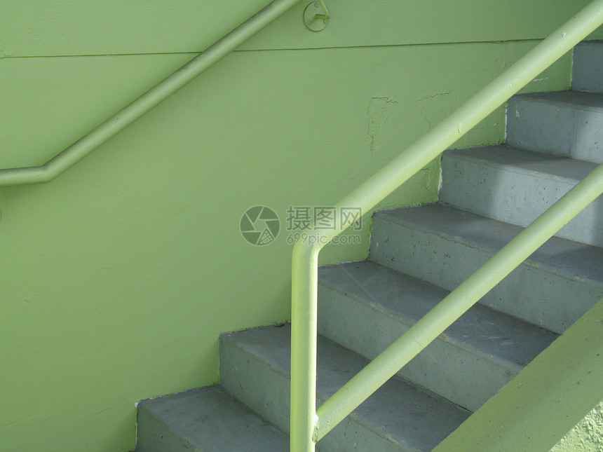 绿色楼梯坡道灰色坚固性黄色脚步色调入口水平水泥栏杆图片