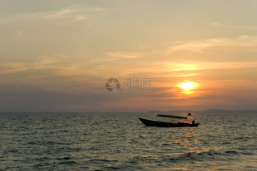 与日落日出港口太阳假期海岸线海洋运输旅行航行阳光图片