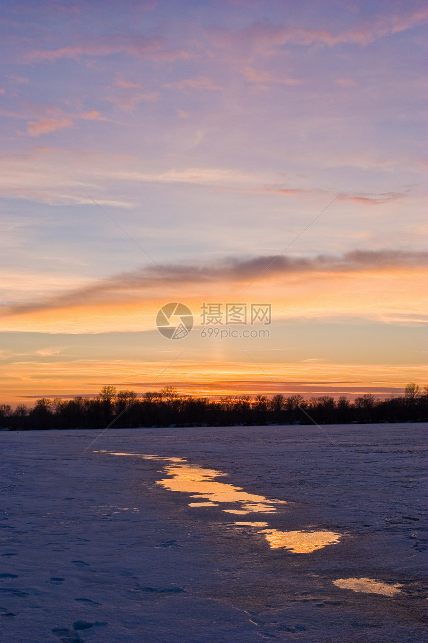 冻结的河流日落图片
