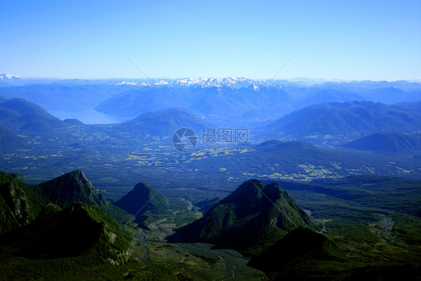 智利莱克区爬坡强者登山者成就太阳步幅天空全景滑雪板普孔图片