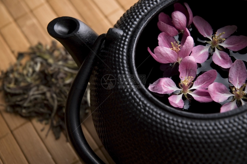 茶壶早餐草本植物绿色竹子黑色树叶植物茶杯蜡烛宏观图片