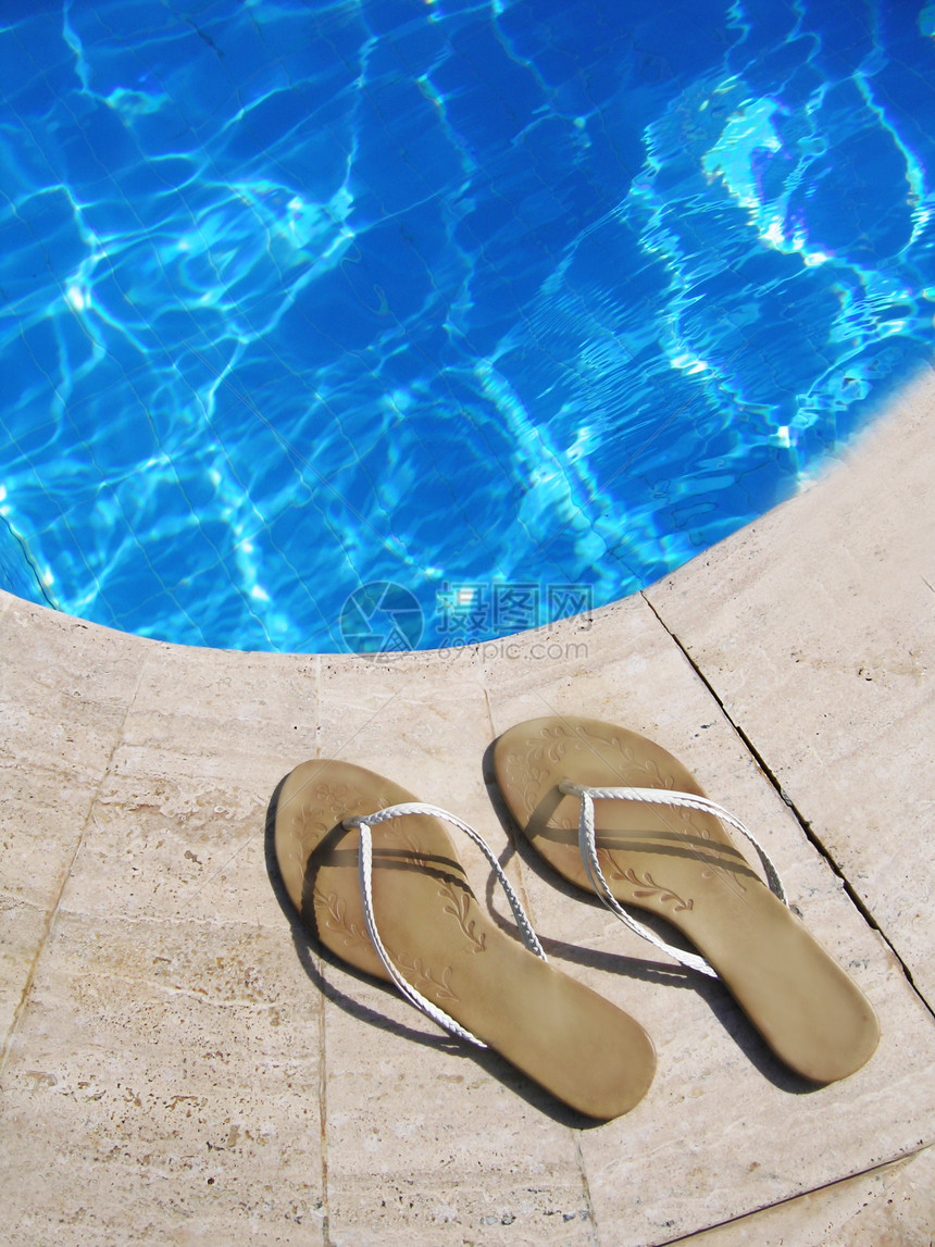翻贴式橡皮鞋类凉鞋游泳拖鞋水池海滩蓝色冲浪图片