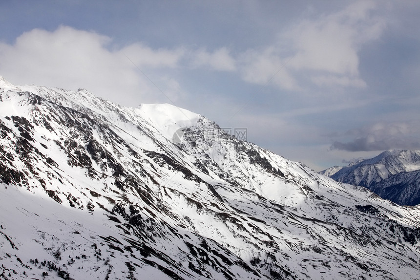 山丘和雪雪爬坡旅行冰川闲暇太阳冻结土地天空登山蓝色图片