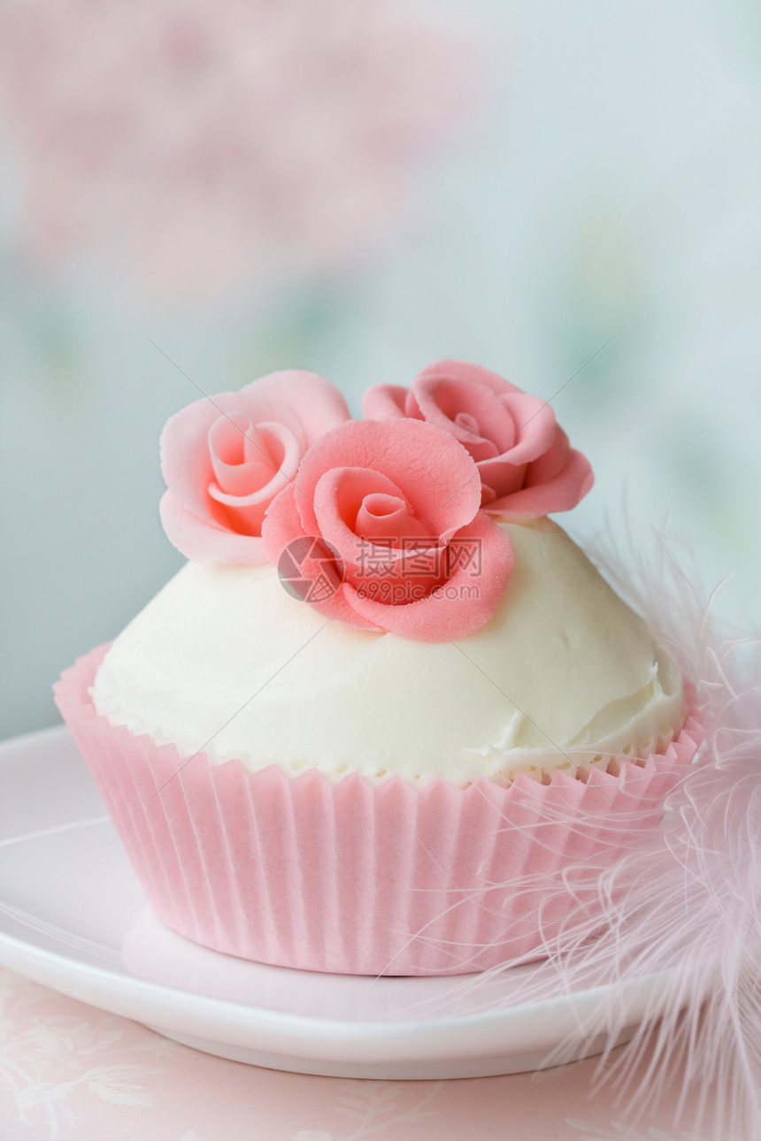 玫瑰纸杯蛋糕美食羽毛甜点烘焙饮食烘烤奢华冰镇口香糖粉色图片