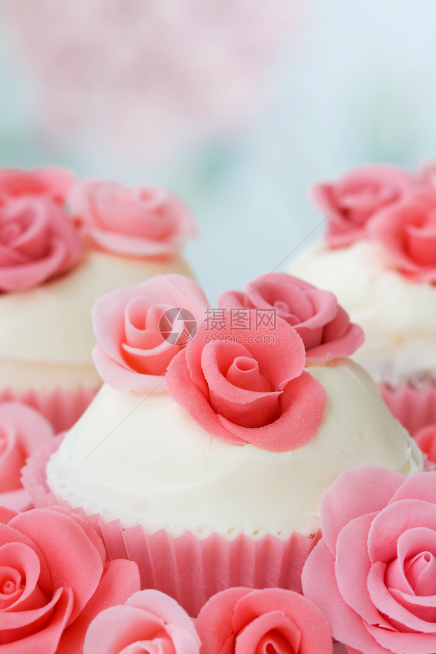 结婚纸杯蛋糕美食奶油饮食烘烤婚礼食物奢华粉色糖浆甜点图片