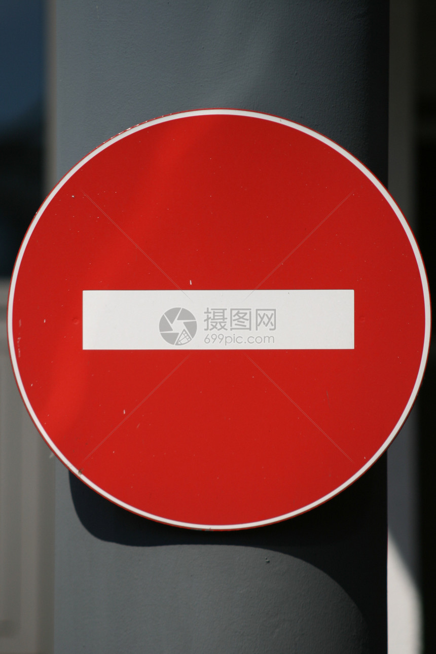 禁止交通标志驾驶街道白色盘子旅行红色天空入口灰色危险图片