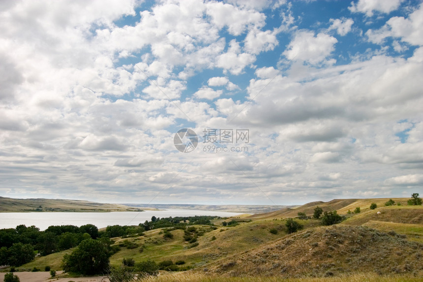 迪芬贝克湖爬坡国家风景地平线天空草原牧场草地农田图片