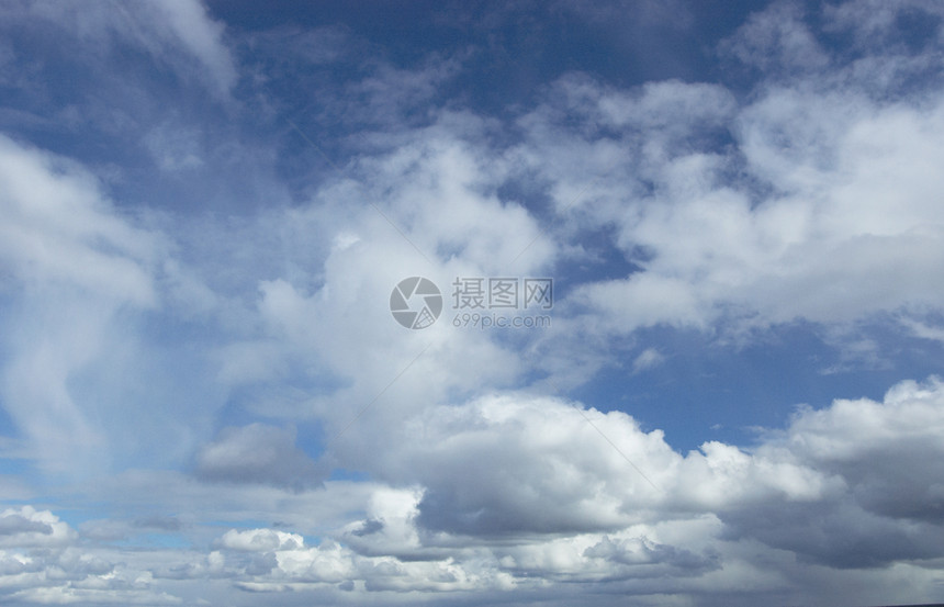 阴云的天空地平线臭氧戏剧性白色风景环境摄影全景天气蓝色图片