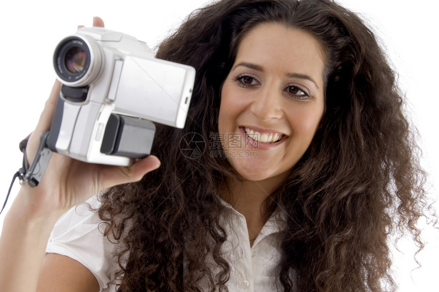 年轻摄影师用便用的摄像头录制录像图片