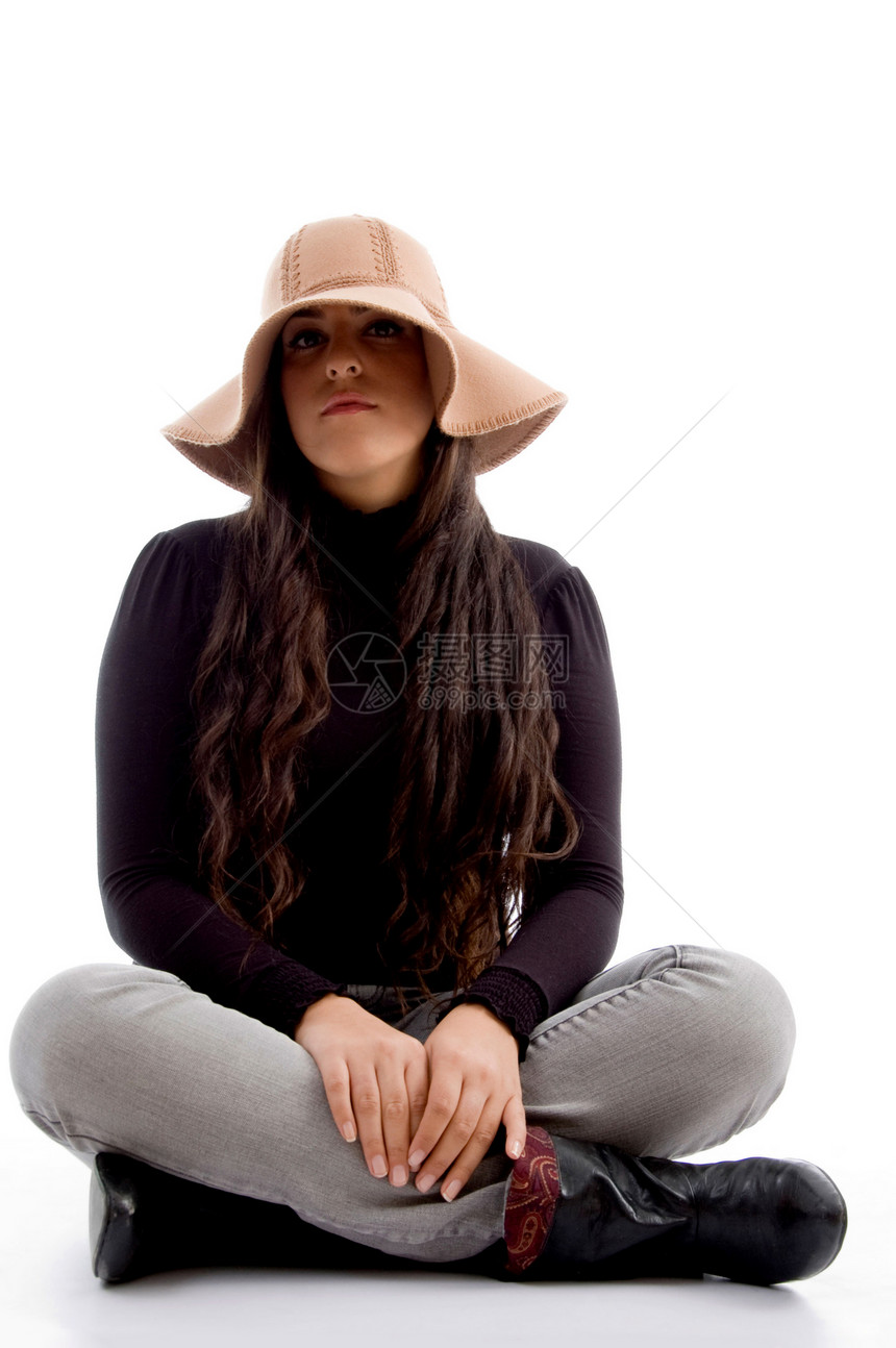 女性坐着看镜头冒充成人拉丁魅力青年数字帽子设计师工作室毛衣图片