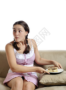 来点小吃一点食物白色女孩盘子奶油蛋糕裙子黑发长椅巧克力背景