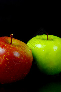 红和绿苹果黑色红色食物绿色背景图片