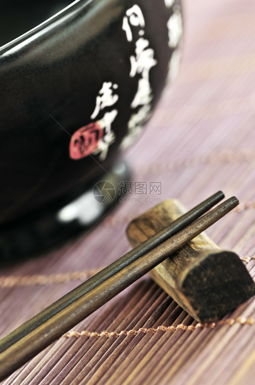 大米碗和筷子餐厅食物桌子环境用具餐具菜肴木头盘子美食图片