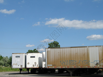 停车的面包车拖车工业船运货车运输公园涂鸦背景图片