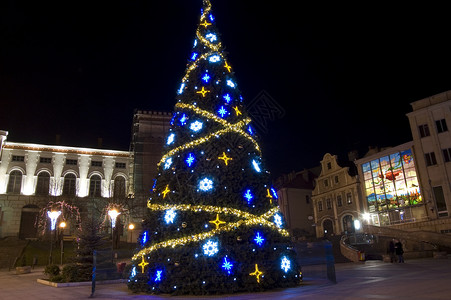 城市的圣诞树背景图片