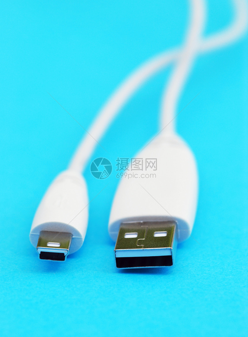 USB 有线插头连接器蓝色通讯金属白色宏观电缆图片