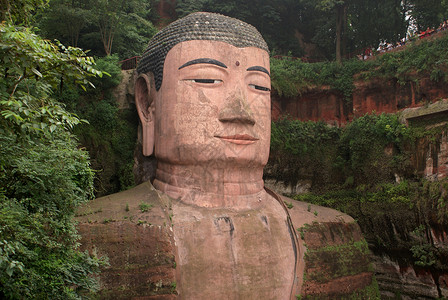 弥勒菩萨佛山腰菩萨雕像旅行爬坡岩石洞穴地标旅游历史背景