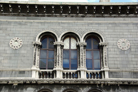 都柏林三一学院的窗口背景图片