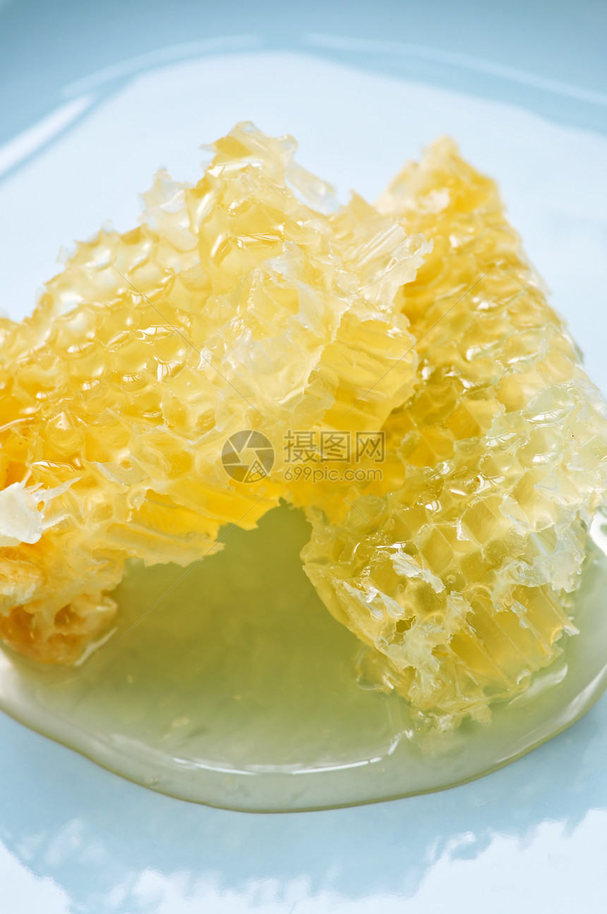 蜂巢中的蜂蜜蜂窝液体食物蜂蜡产品盘子细胞宏观甜点黄色图片