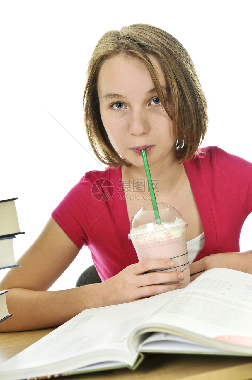 带奶昔的少女塑料饮料女孩们杯子学习奶油女性教科书食物糖果图片